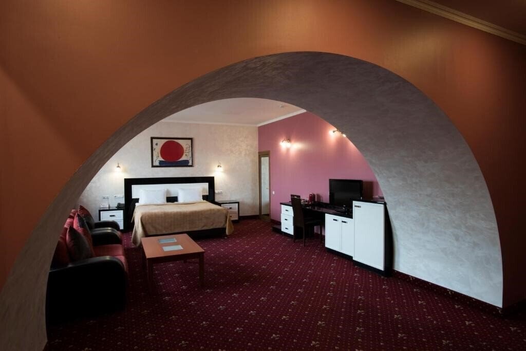 Imaginea Erebuni Hotel 3*