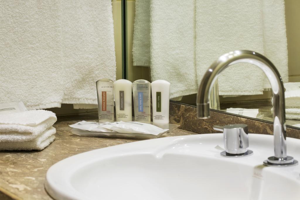 Imaginea Crowne Plaza Melbourne 4*