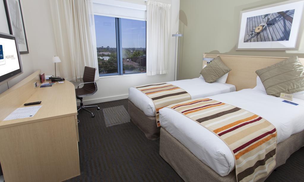 Imaginea Novotel Melbourne St Kilda 4*