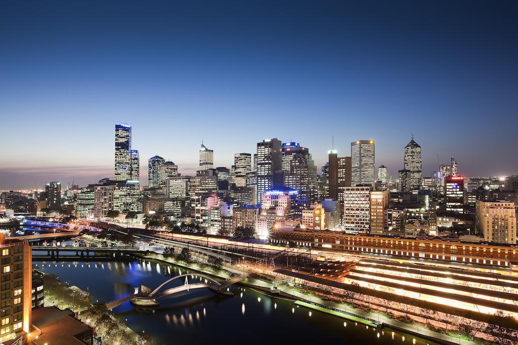 Imaginea Quay West Suites Melbourne 5*