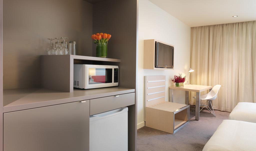 Imaginea Travelodge Docklands 4*