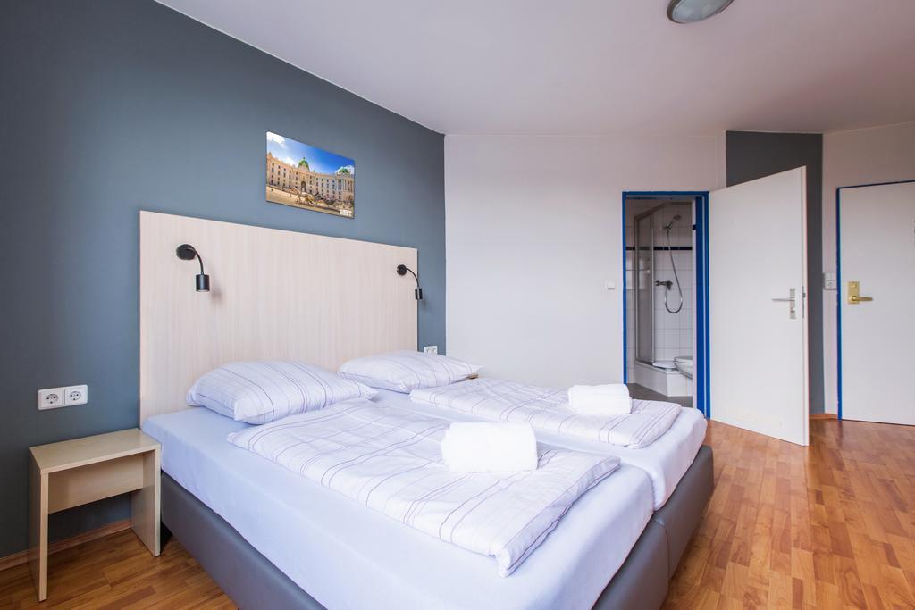 Отель A&O Wien Hauptbahnhof 2*