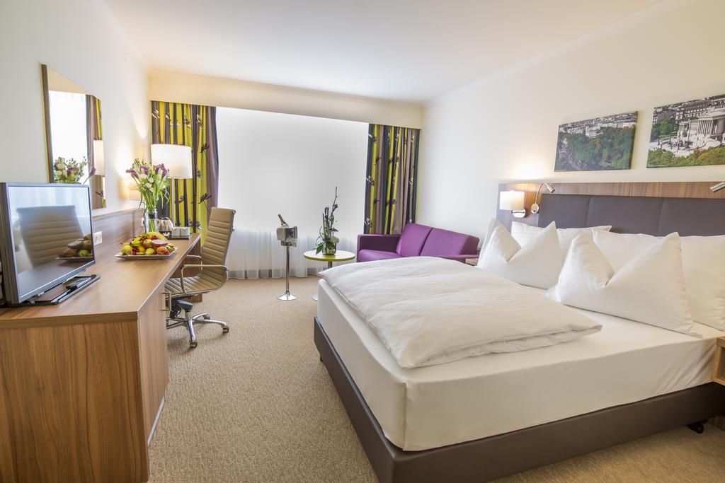 Отель Holiday Inn Vienna South 4*