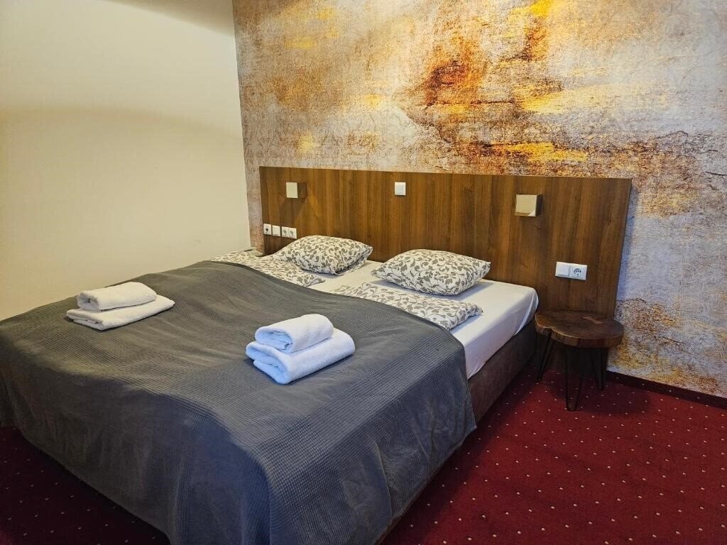 Отель Klimt Hotel & Apartments 3*