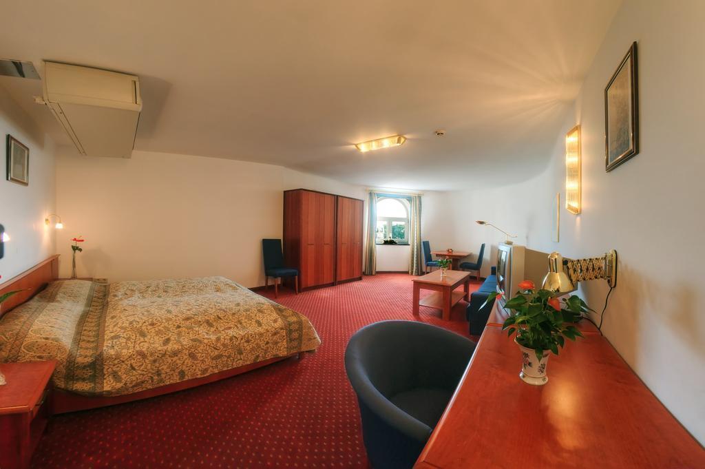 Фото Carlton Opera 3*