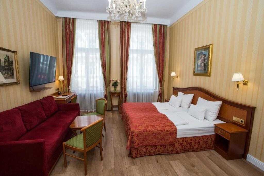 Фото Opera Suites Hotel 4*