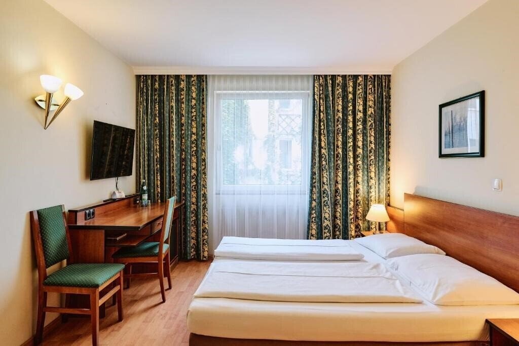 Отель Deutschmeister 4*