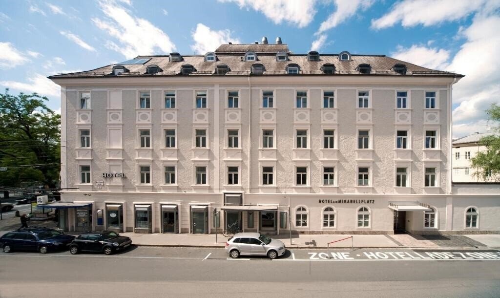 Отель Hotel Am Mirabellplatz 4*