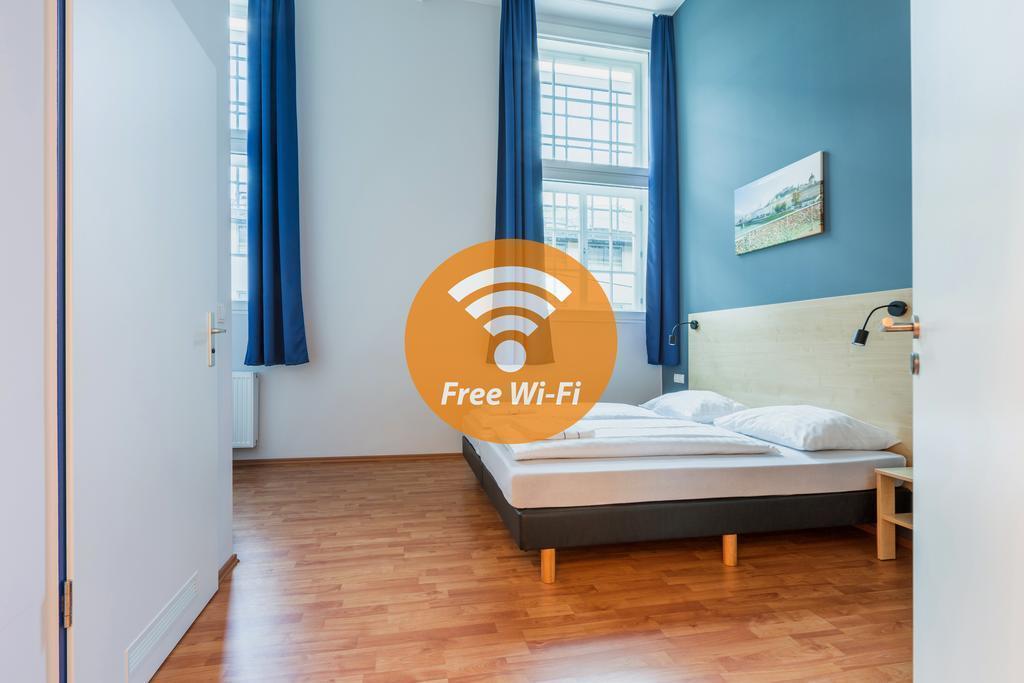 Отель A&O Salzburg Hauptbahnhof 2*