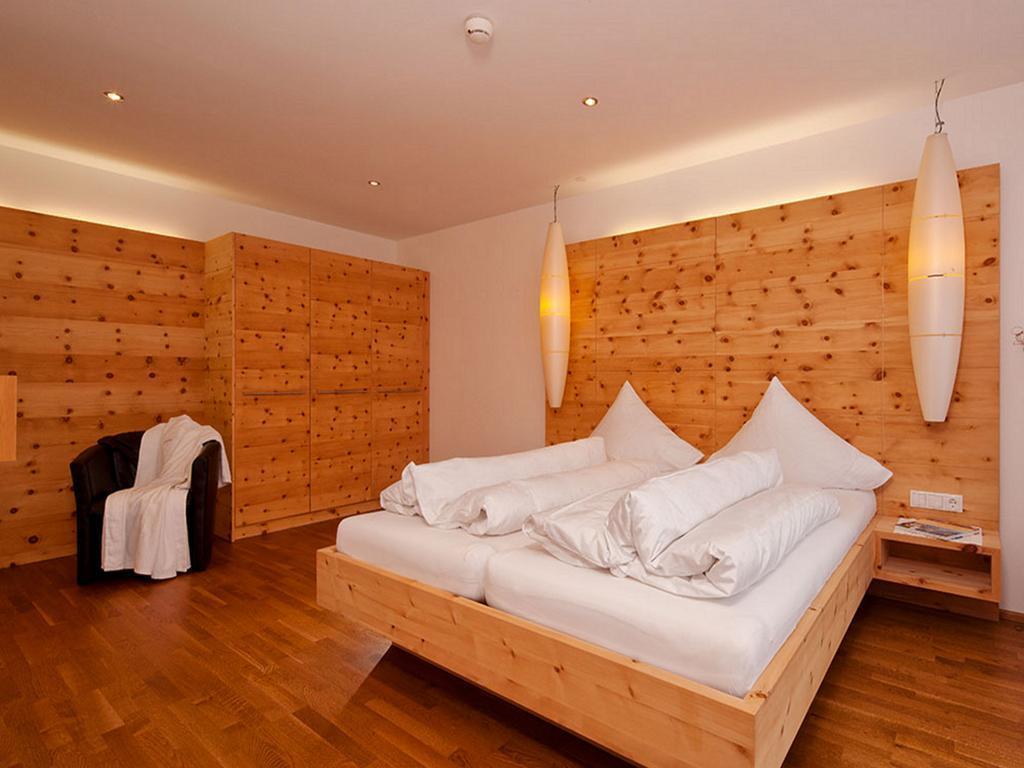 Отель Dominic 3*