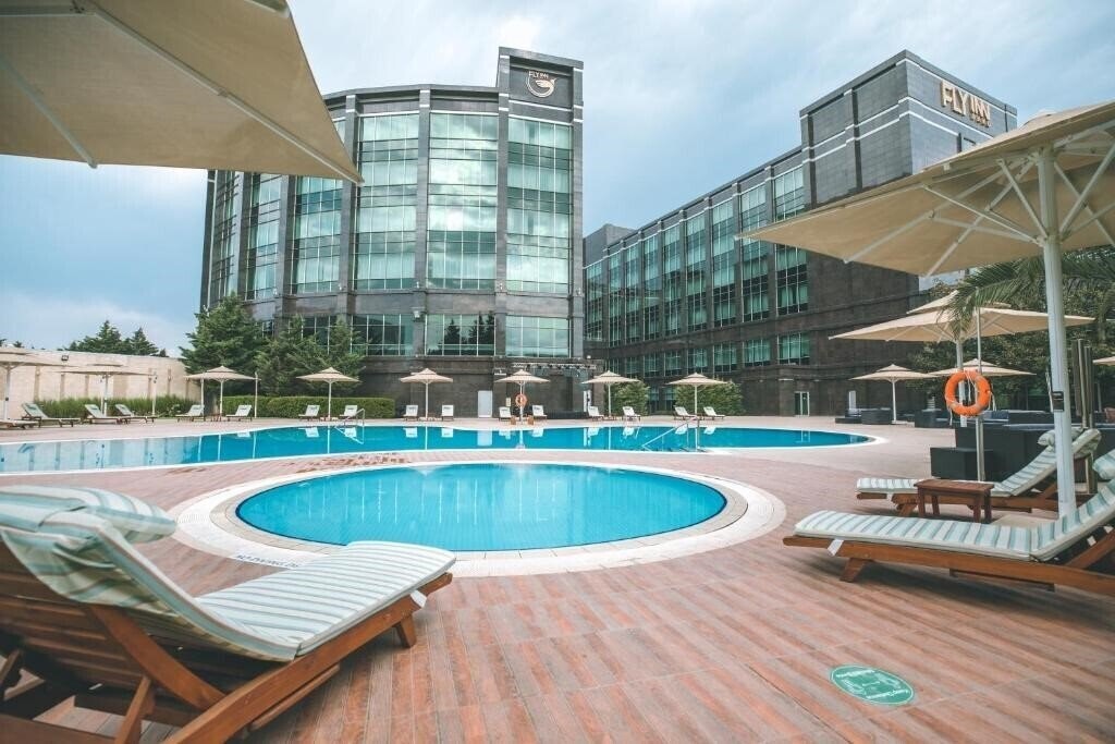 Фотография Fly Inn Baku (ex. Sheraton Baku Airport Hotel) 5*