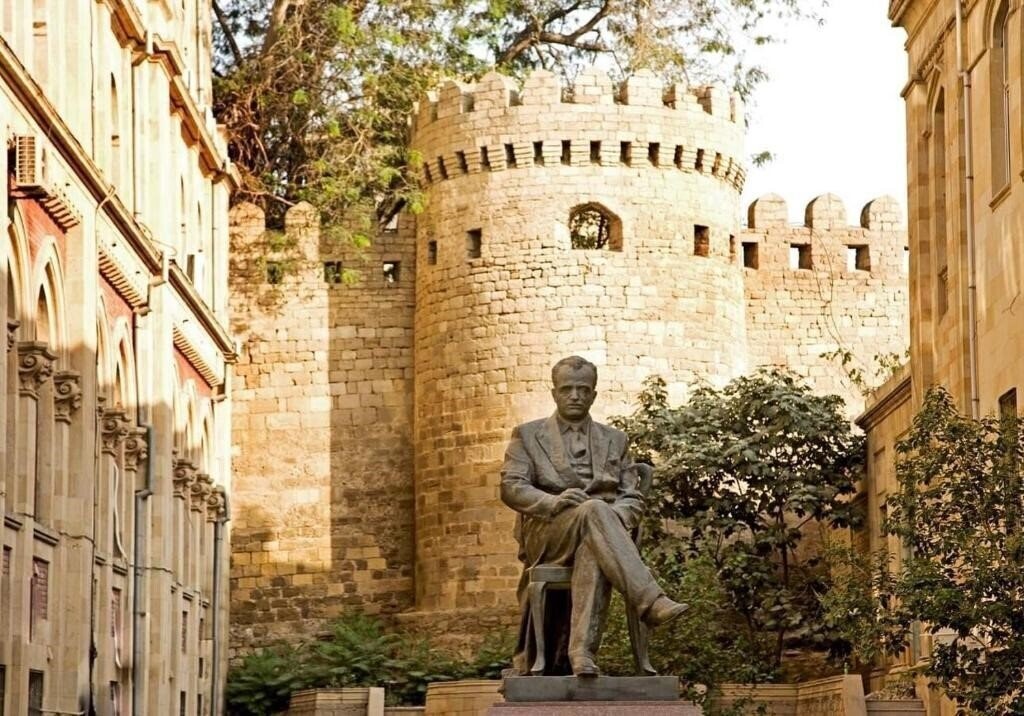 Imaginea Central Baku 4*