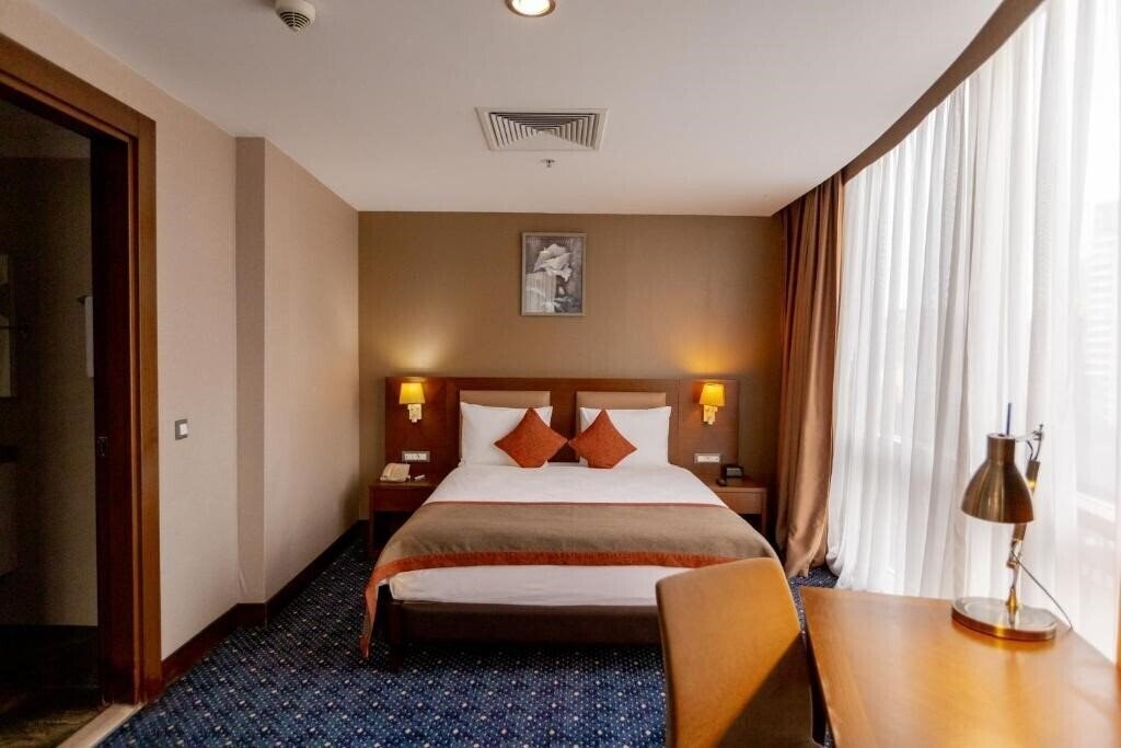 Imaginea Parkside Hotel & Apartments 4*