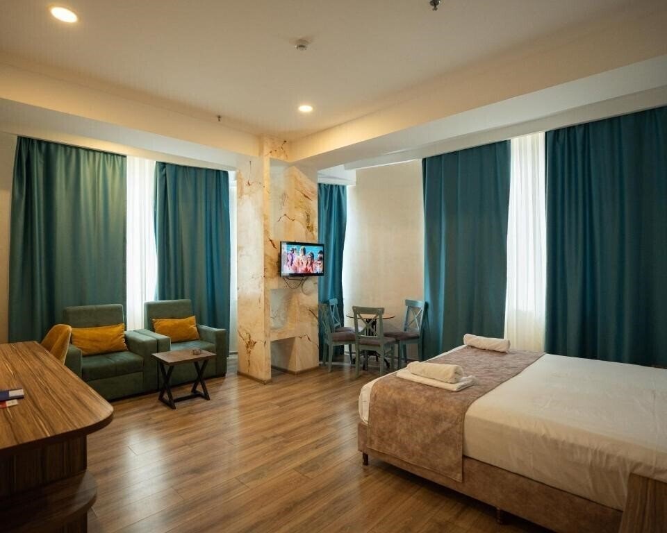 Отель La Corne Hotel 3*