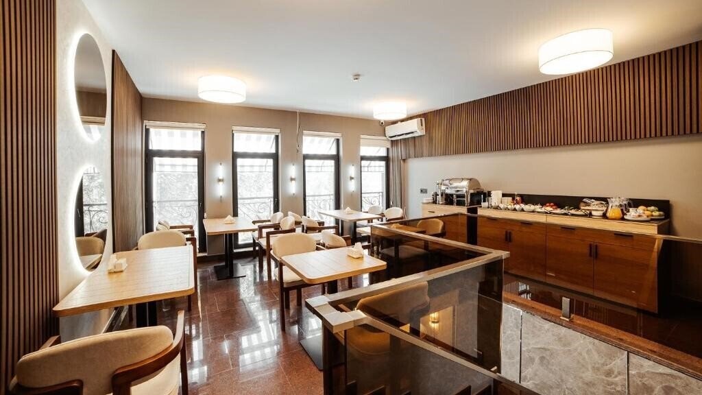 Imaginea White Breeze Hotel 4*