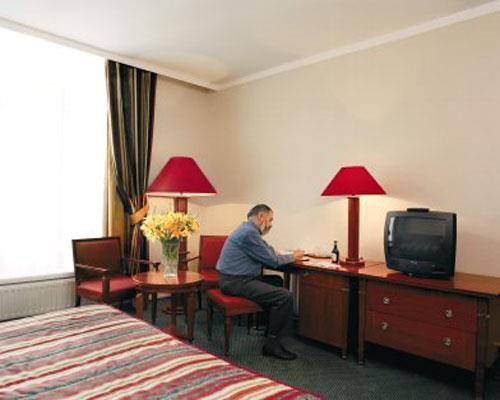 Hotel Floris Louise 4*