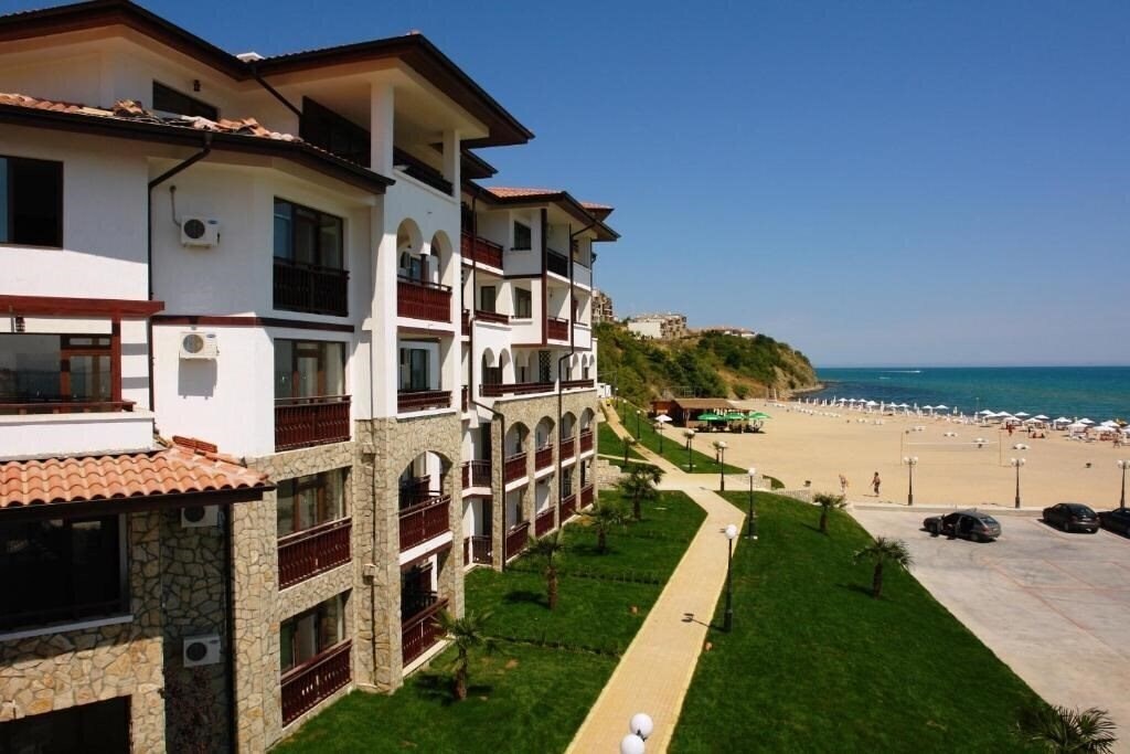 Фото Dinevi Resort Front Line 5*