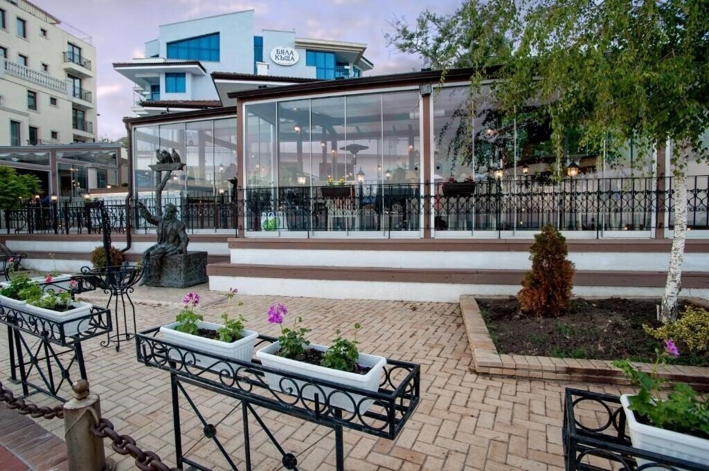 Фотография White House Family Hotel 3*