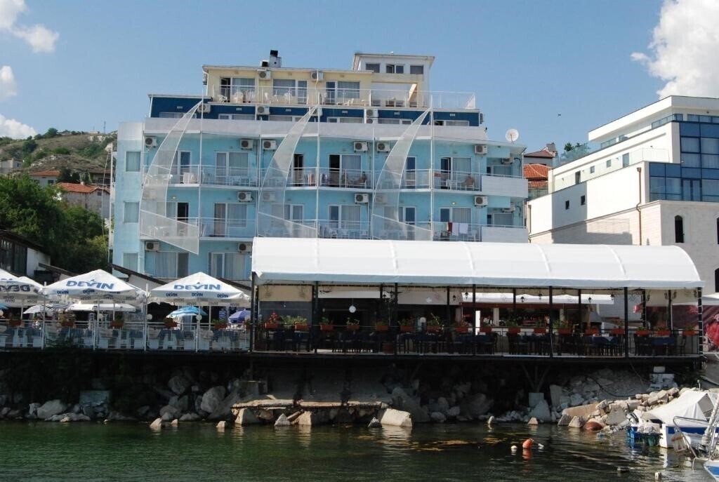 Hotel Lotos Balchik 3*