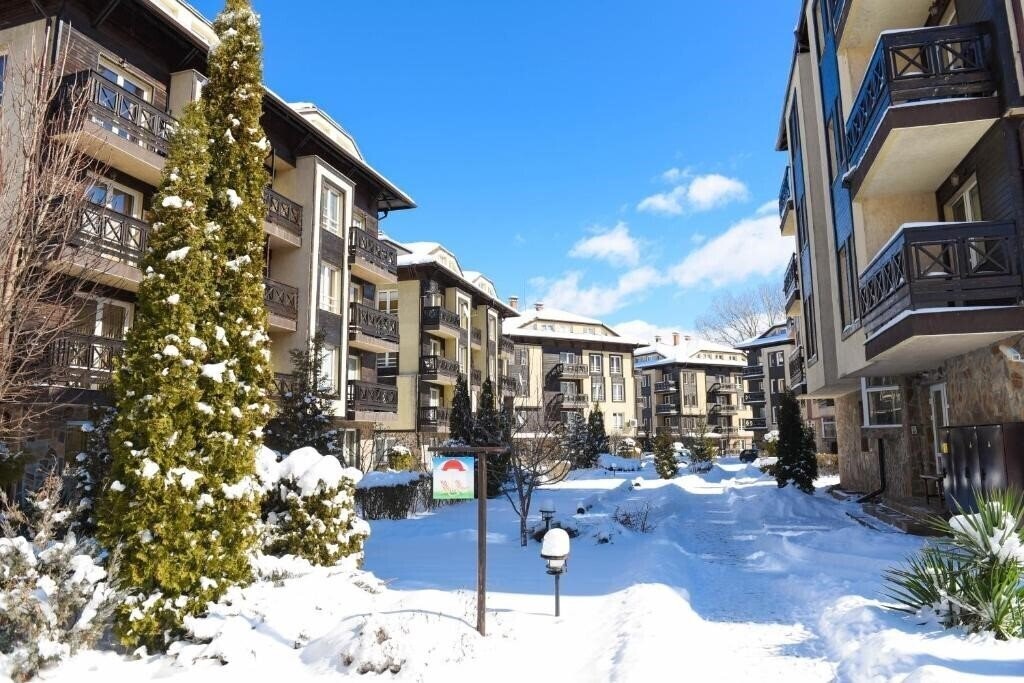 Отель Hotel Bojur & Bojurland Apartment Complex 3*