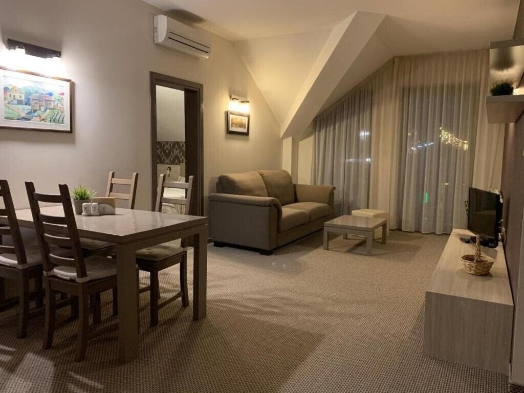 Imaginea Granat Apartments 2*