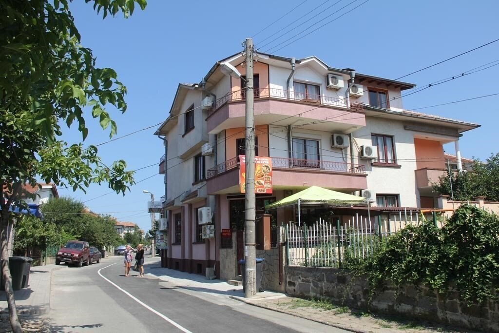 Отель Golden Lion Family Hotel 2*