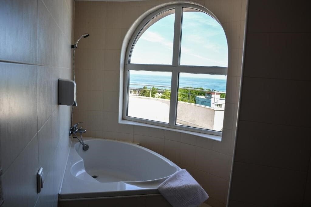 Изображение Bellevue Chaika 3*