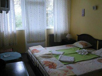 Hotel Amirov Garden (ex. Family Hotel Amirov, Amirov) 2*