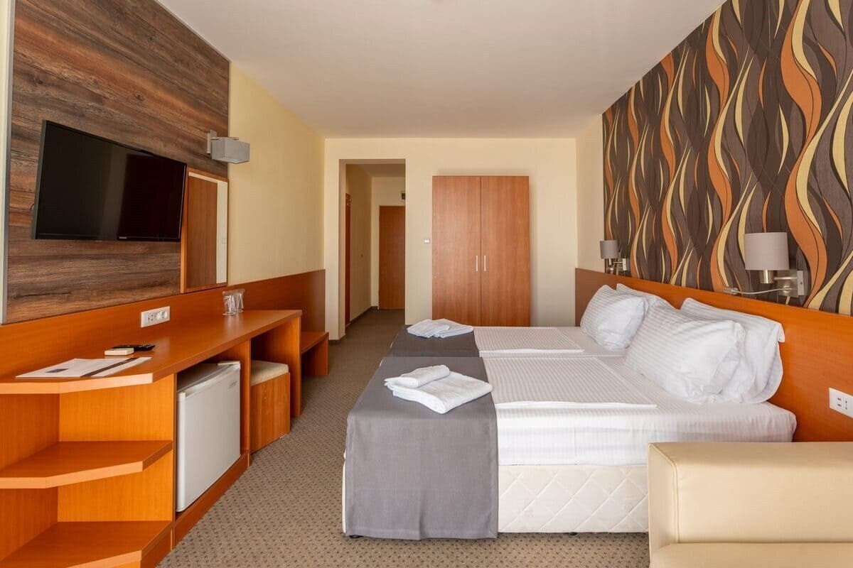 Imaginea Pinkovi Family Hotel 2*