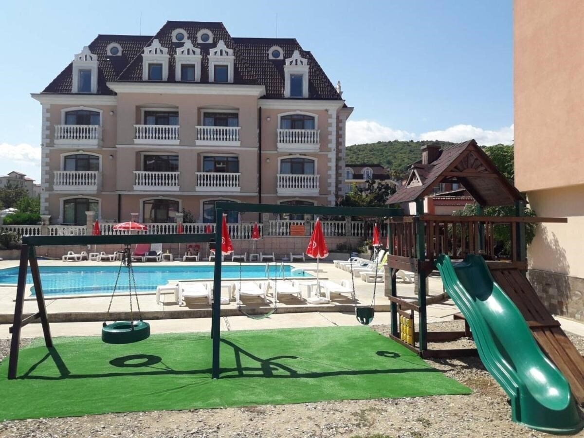 Hotel Cherno More 2*