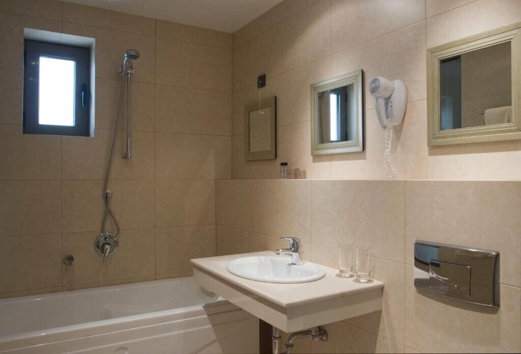 Фото Famous House 3 3*