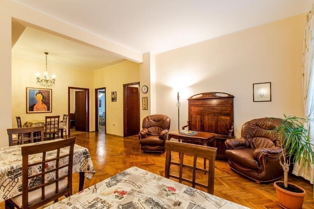 Fotografii Casa Ferrari 3*