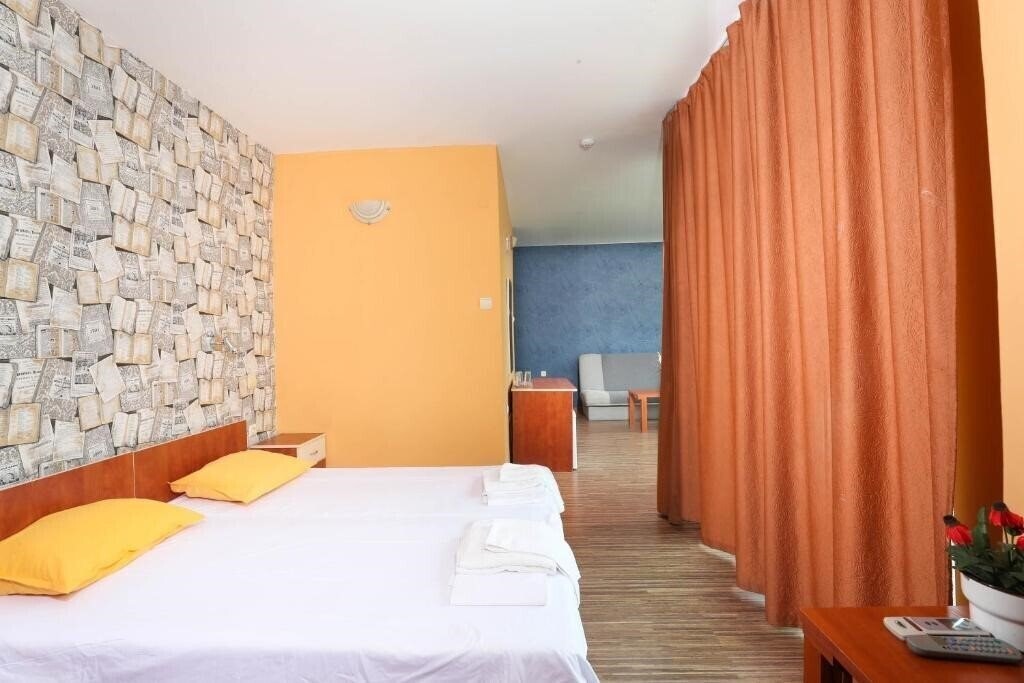 Imaginea La Piazza 2*