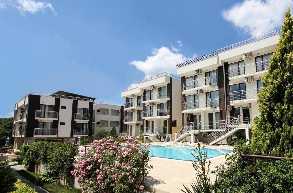 Отель New Line Village 3*