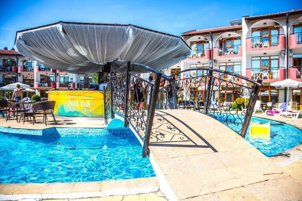 Изображение Complex Selena 3*