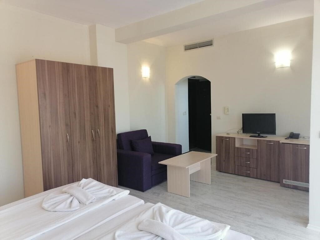 Imaginea Aparthotel Vris 2*