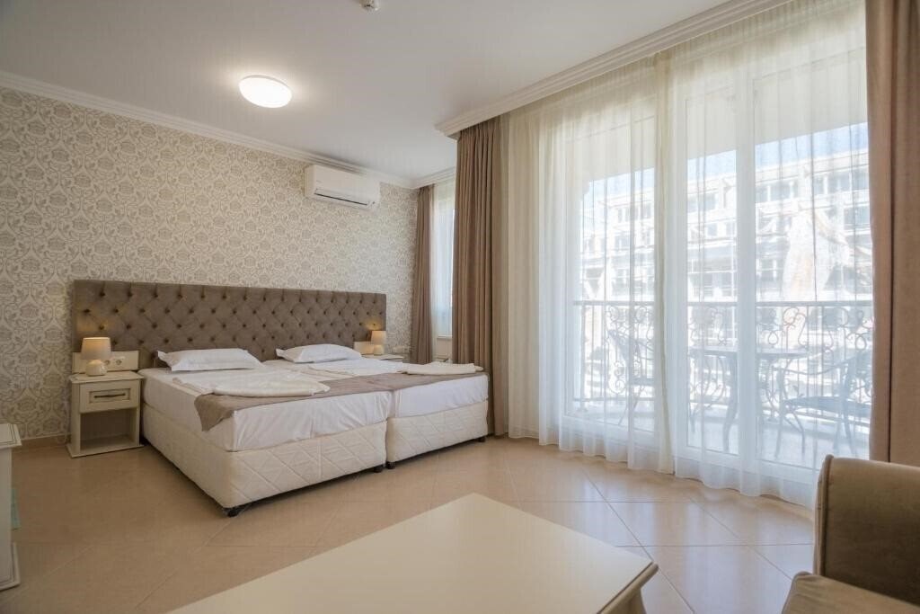 Fotografii Renaissance Hotel 4*
