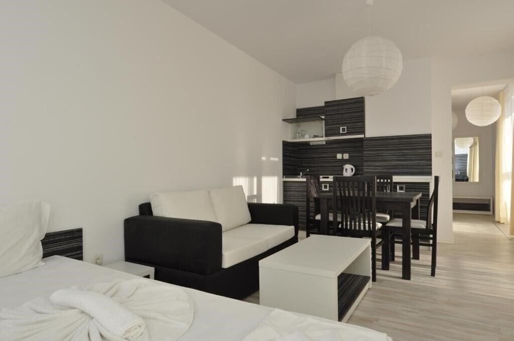 Fotografii Rainbow Holiday Complex - Sea Isle (ex. Rainbow Sea Isle Apartment, Rainbow 4 Botique Suit) 3*