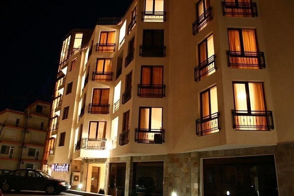 Imaginea Camelot Residence (ex. Бар) 3*