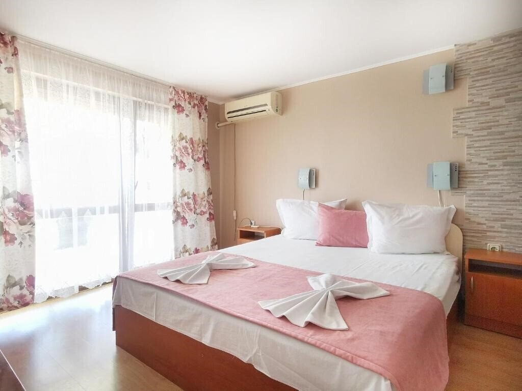 Hotel Villa Mirage 3*