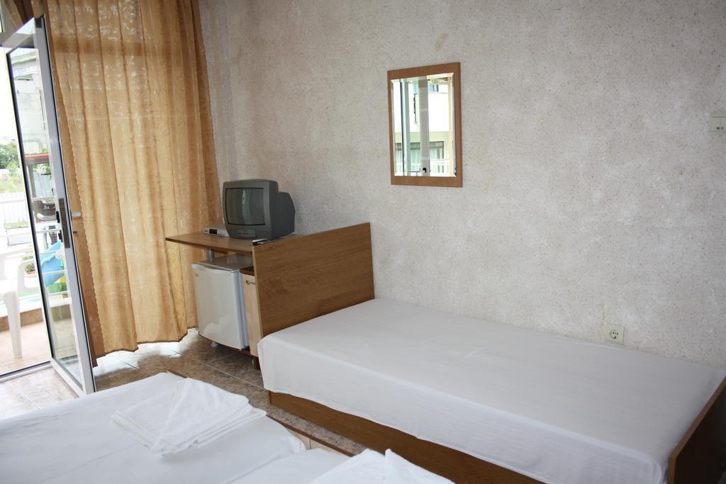 Imaginea Hotel Santorini (ex. Santorini Sv Vlas, Family Hotel Santorini) 3*