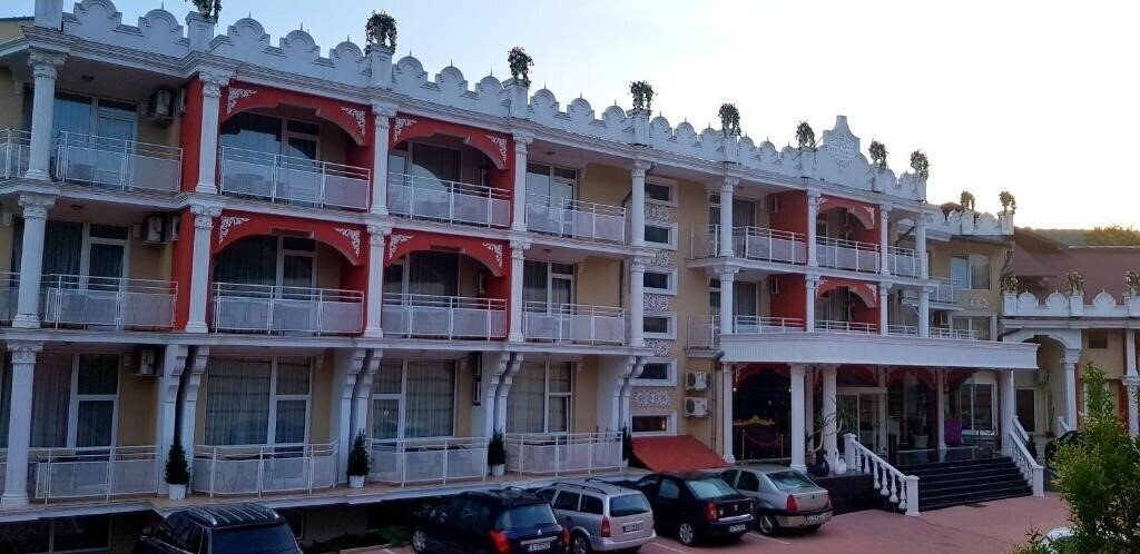 Отель Elit Palace 4*