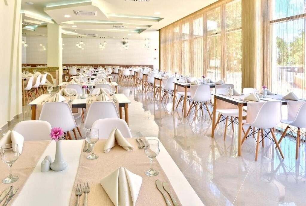 Imaginea Grifid Hotel Foresta 3*