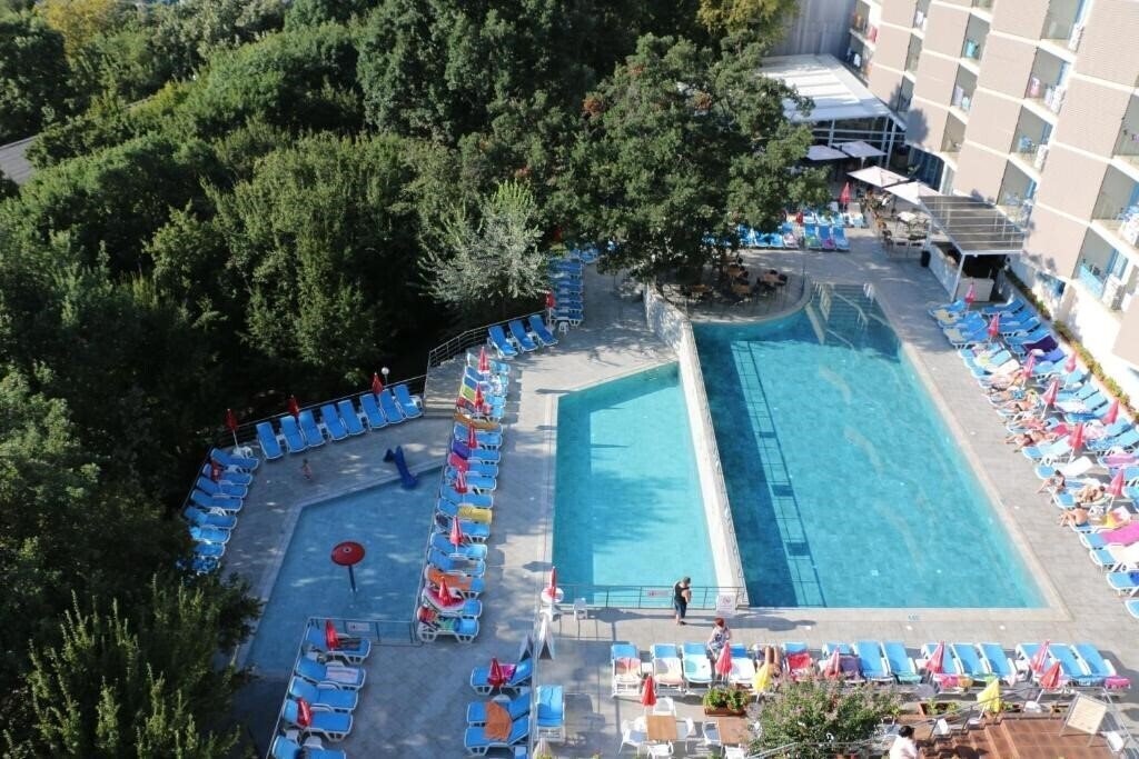 Отель Slavey 4*