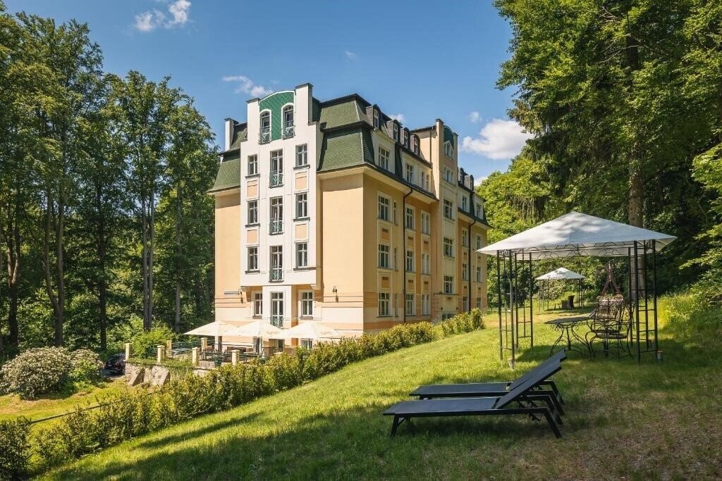 Hotel Villa Savoy 4*