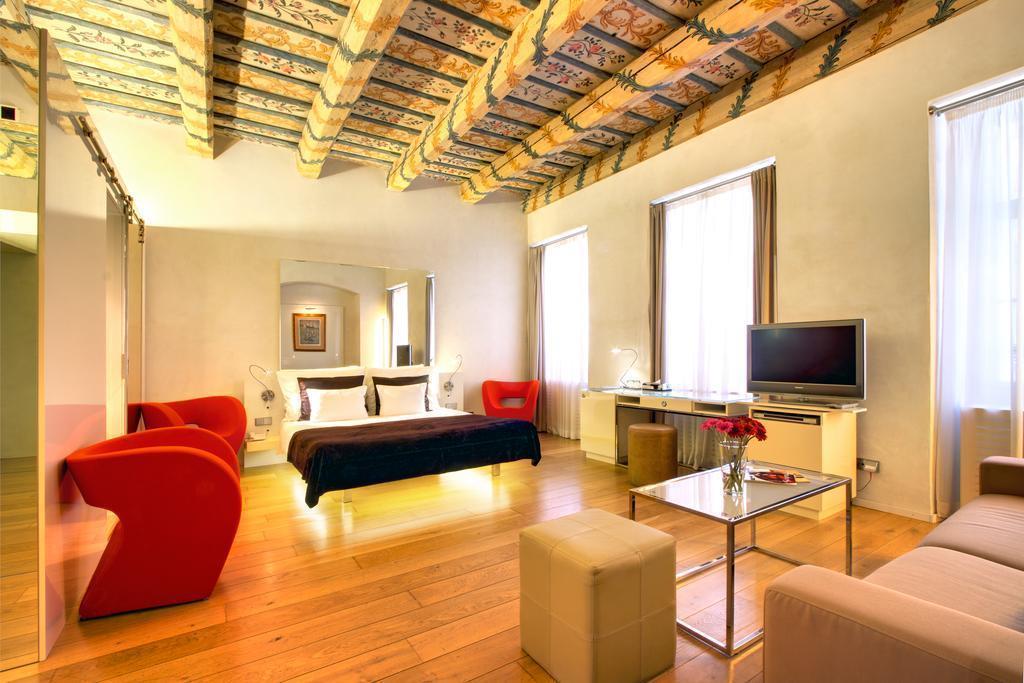 Hotel Three Storks 5*