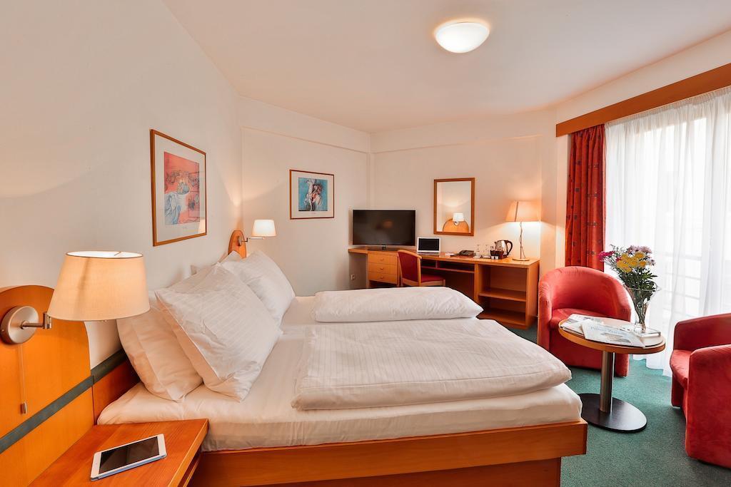 Hotel Troja 4*