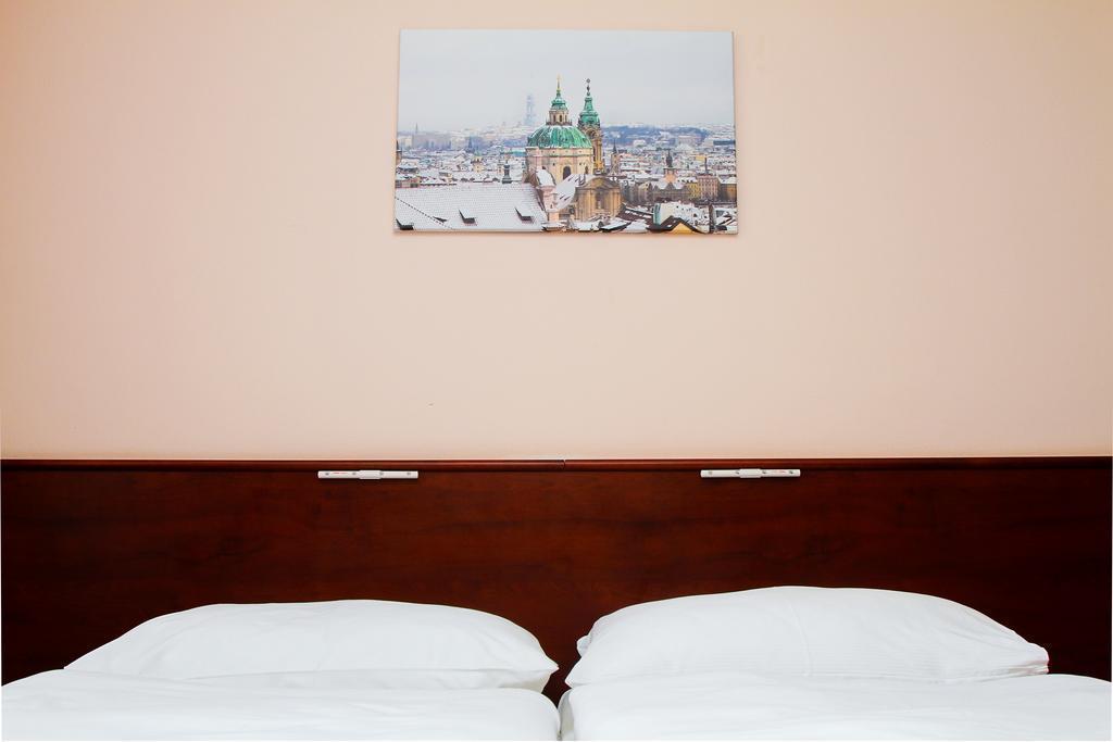 Hotel Inturprag 3*