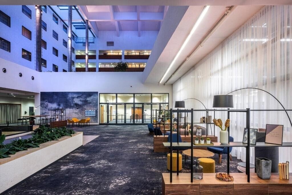 Imaginea Courtyard By Marriott Airport Hotel 4*