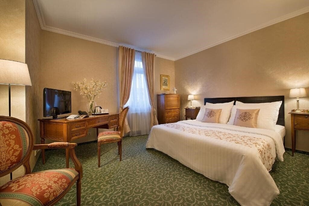 Отель Angelis Hotel 4*
